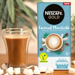 Nescafé Gold Coconut Macchiato Oploskoffie - 6 Doosjes à 6 Zakjes -Koffieserie Winkel 1200x1200 302