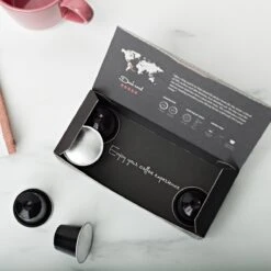 Aroma Club - Proefpakket Nespresso Compatible Capsules (100 St.) - 5 Smaken - Espresso & Lungo - 100% Aluminium Koffiecups 12 Aroma Club - Proefpakket Nespresso Compatible Capsules (100 St.) - 5 Smaken - Espresso & Lungo - 100% Aluminium Koffiecups -Koffieserie Winkel 1200x1200 51