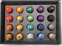 Koffie Proeverij Pakket Met 20 Stuks Verschillende Smaken En Mystery Card 'Enjoy The Sweet Moment' Met Persoonlijke (video) Boodschap | Verjaardag | Sinterklaas | Kerstpakket | Vaderdag | Moederdag | Jubileum | Valentijnsdag 11 Koffie Proeverij Pakket Met 20 Stuks Verschillende Smaken En Mystery Card 'Enjoy The Sweet Moment' Met Persoonlijke (video) Boodschap | Verjaardag | Sinterklaas | Kerstpakket | Vaderdag | Moederdag | Jubileum | Valentijnsdag -Koffieserie Winkel 1200x899